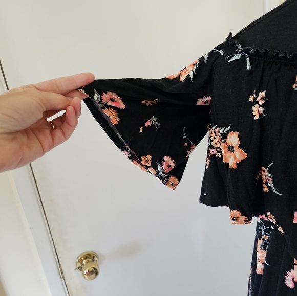 Floral Off the Shoulder Black Maxi Dress - Picture 6 of 16